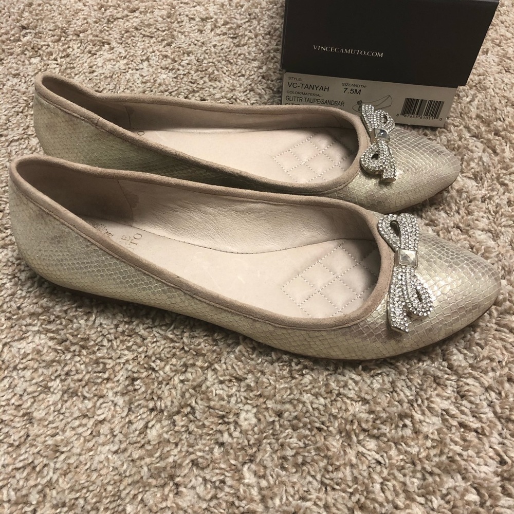 Vince Camuto Tanyah pearlescent flats 7.5